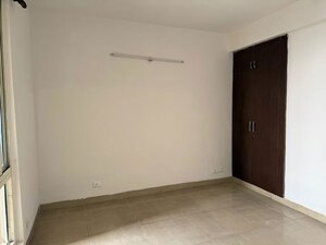 Room in 3 BHK Apartment at Amrapali Silicon City, Sector 76 – for Sale