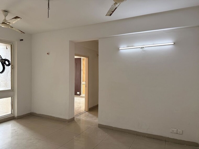 Room, amrapali-silicon-city 3 Bedroom 1475 Sq.Ft. Apartment In Sector 76 Noida 9919606