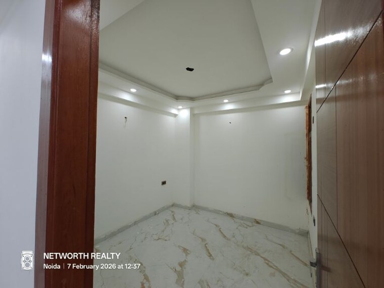 Bedroom, sector 73 3 Bedroom 1400 Sq.Ft. Builder Floor In Sector 73 Noida 9919621