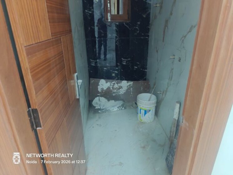 Bathroom, sector 73 3 Bedroom 1400 Sq.Ft. Builder Floor In Sector 73 Noida 9919621