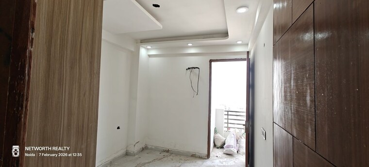 Bedroom, sector 73 3 Bedroom 1400 Sq.Ft. Builder Floor In Sector 73 Noida 9919621