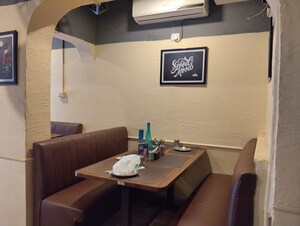 Team Area in  Shop at Palm Beach – for Rent