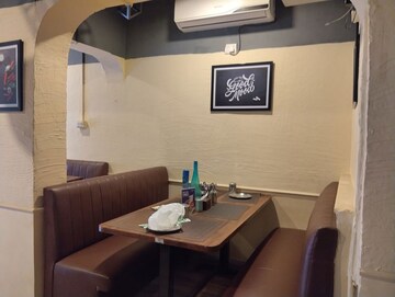 Team Area in  Shop at Palm Beach – for Rent