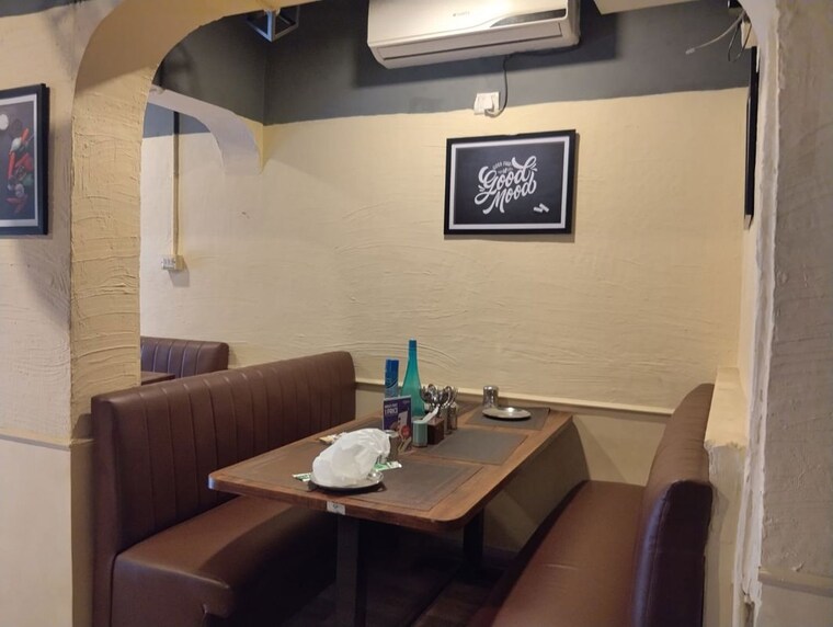 Team Area, palm beach Commercial Shop 1400 Sq.Ft. In Palm Beach Navi Mumbai 9893021