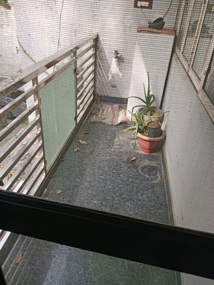 Balcony, chittaranjan park 3 Bedroom 1300 Sq.Ft. Builder Floor In Chittaranjan Park Delhi 9919632