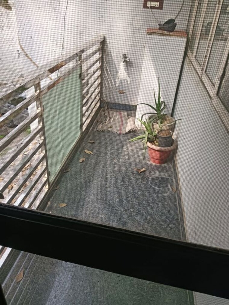 Balcony, chittaranjan park 3 Bedroom 1300 Sq.Ft. Builder Floor In Chittaranjan Park Delhi 9919632