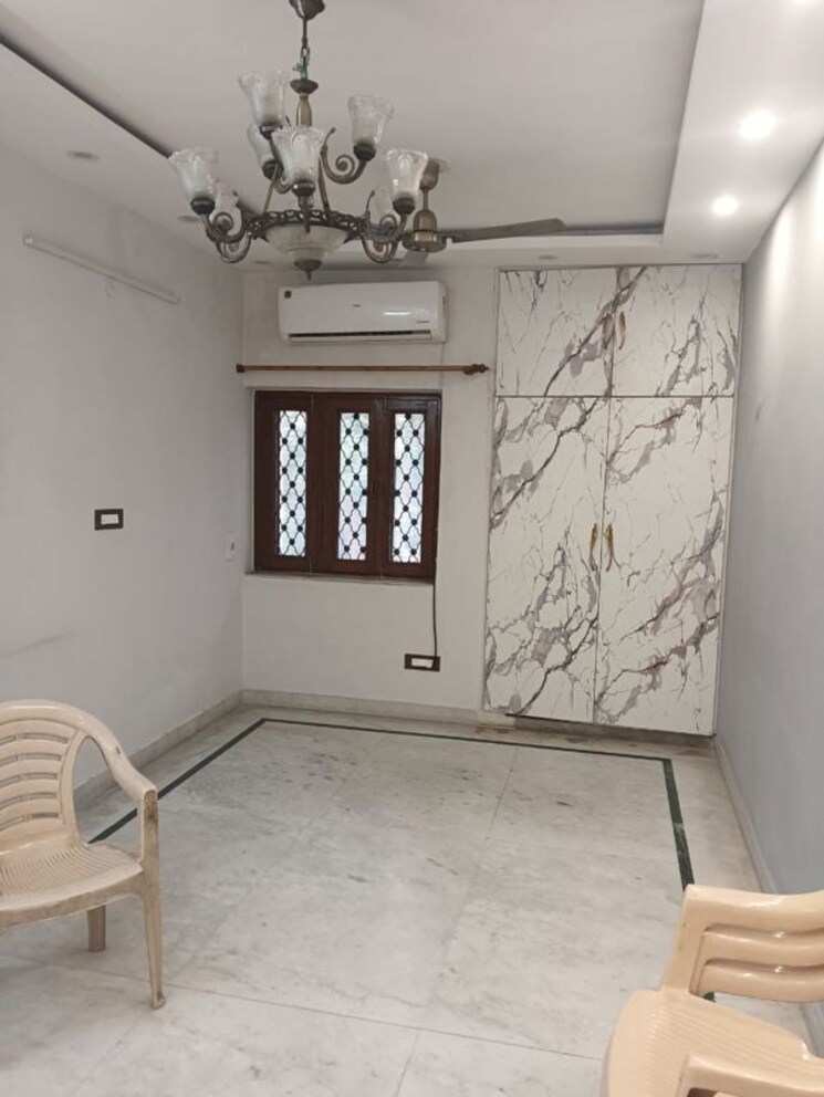 Room, chittaranjan park 3 Bedroom 1300 Sq.Ft. Builder Floor In Chittaranjan Park Delhi 9919632