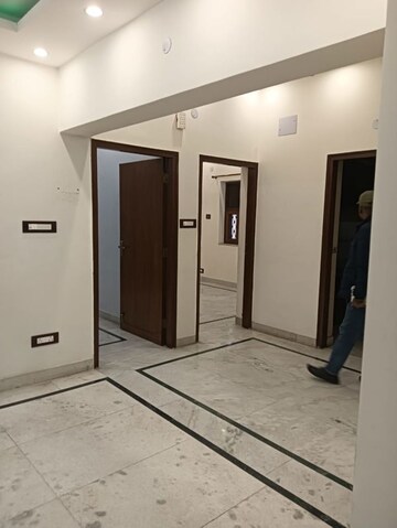 Room in 3 BHK Builder Floor at Chittaranjan Park – for Rent