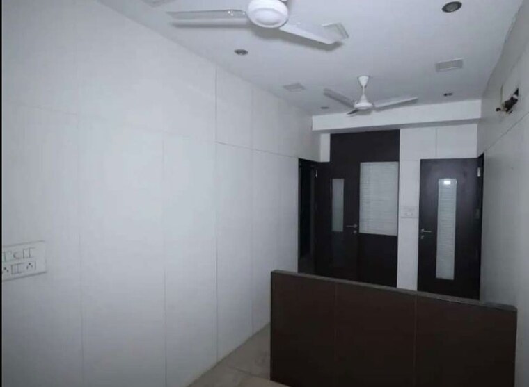 undefined, naka hindola Commercial Office Space 1000 Sq.Ft. In Naka Hindola Lucknow 9919643