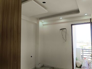 Room in 3 BHK Builder Floor at Sector 73 – for Sale