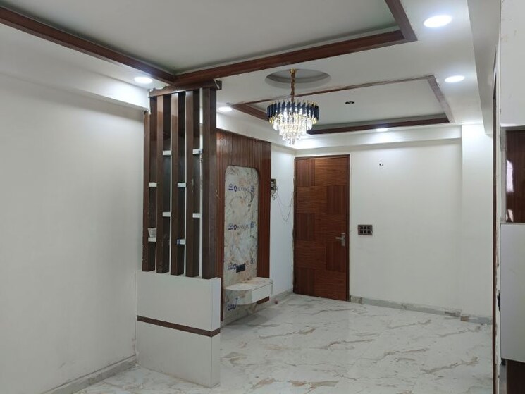 Room, sector 73 3 Bedroom 1400 Sq.Ft. Builder Floor In Sector 73 Noida 9919646