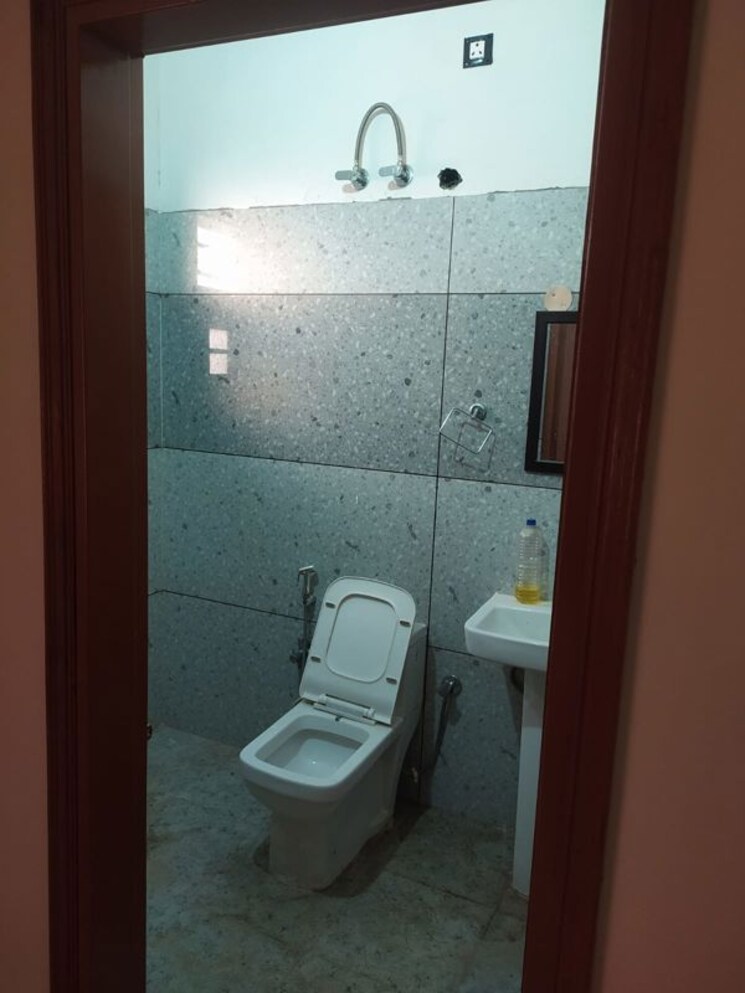 Bathroom, aerocity 2 Bedroom 1800 Sq.Ft. Builder Floor In Aerocity Mohali 9919651