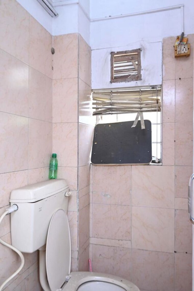Bathroom, kolkatta gpo Commercial Office Space 1510 Sq.Ft. In Kolkatta Gpo Kolkata 9919630
