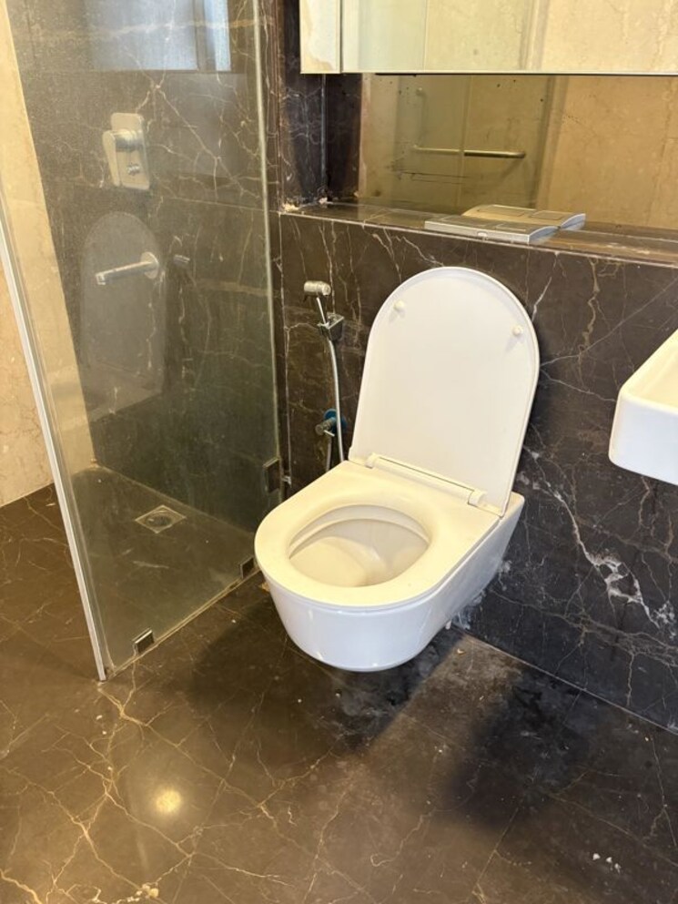 Bathroom, lodha-the-park 2 Bedroom 892 Sq.Ft. Apartment In Worli Mumbai 9919647