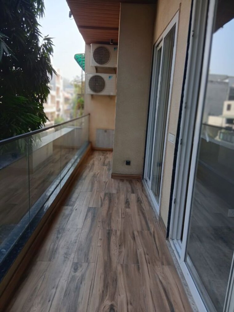 Balcony, kalkaji 3 Bedroom 1800 Sq.Ft. Builder Floor In Kalkaji Delhi 9919680