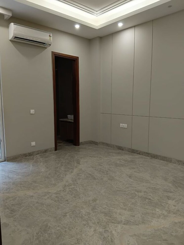 Room, kalkaji 3 Bedroom 1800 Sq.Ft. Builder Floor In Kalkaji Delhi 9919680