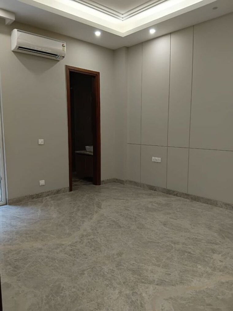 Room, kalkaji 3 Bedroom 1800 Sq.Ft. Builder Floor In Kalkaji Delhi 9919680