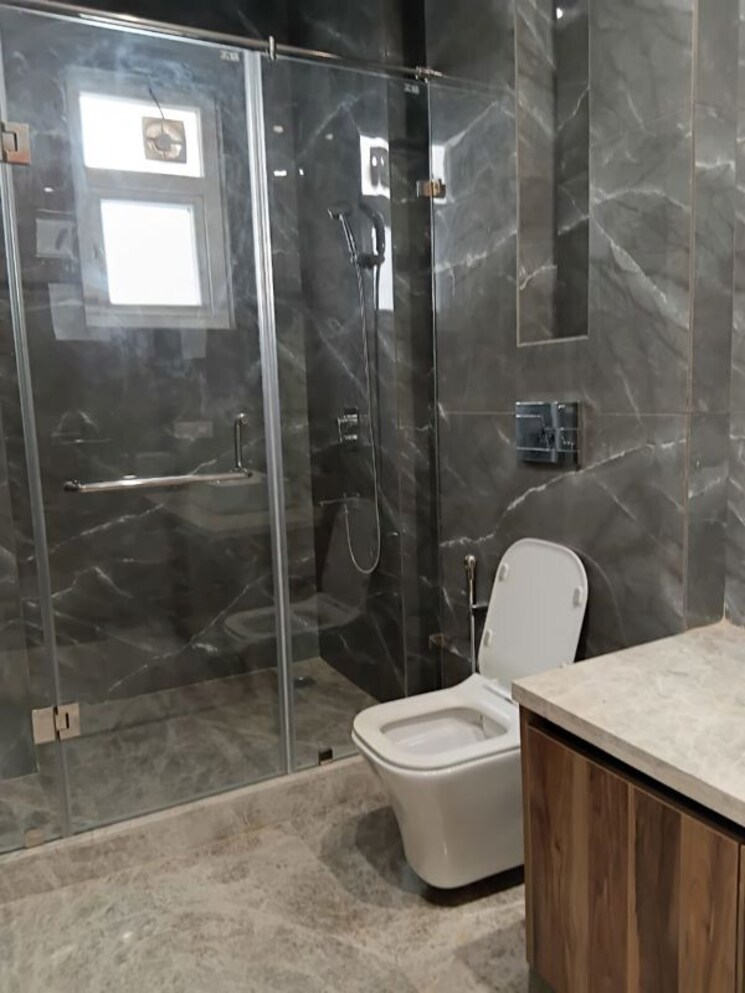 Bathroom, kalkaji 3 Bedroom 1800 Sq.Ft. Builder Floor In Kalkaji Delhi 9919680