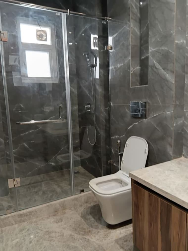 Bathroom, kalkaji 3 Bedroom 1800 Sq.Ft. Builder Floor In Kalkaji Delhi 9919680