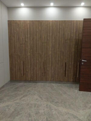 Room in 3 BHK Builder Floor at Kalkaji – for Rent