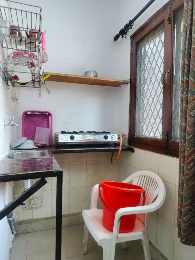 Kitchen, sarita vihar 1 RK 350 Sq.Ft. Apartment In Sarita Vihar Delhi 9919699