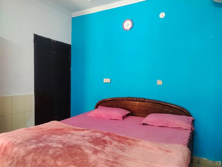 Bedroom, sarita vihar 1 RK 350 Sq.Ft. Apartment In Sarita Vihar Delhi 9919699