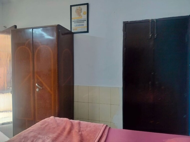 Bedroom, sarita vihar 1 RK 350 Sq.Ft. Apartment In Sarita Vihar Delhi 9919699