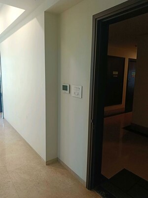 Room in 3 BHK Apartment at Raheja Imperia, Worli – for Rent