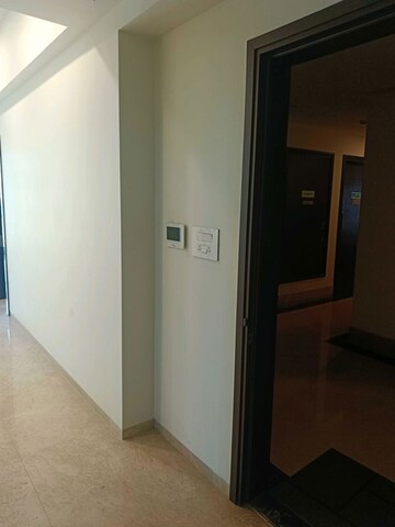 Room in 3 BHK Apartment at Raheja Imperia, Worli – for Rent