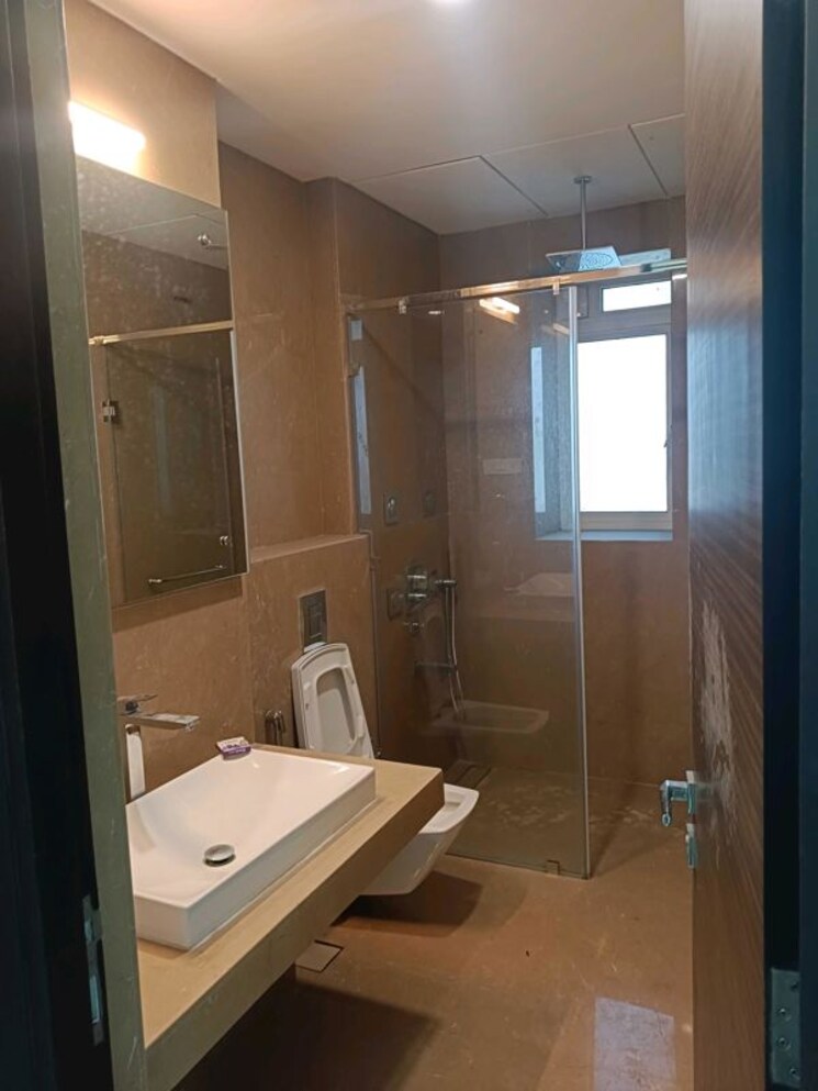 Bathroom, raheja-imperia 3 Bedroom 1500 Sq.Ft. Apartment In Worli Mumbai 9919694