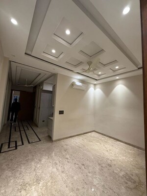 Room in 2 BHK Builder Floor at Lajpat Nagar I – for Rent