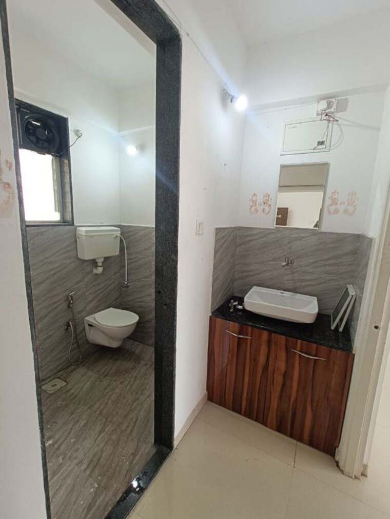 Bathroom, sukhwani-skylines 2 Bedroom 666 Sq.Ft. Apartment In Wakad Pune 9919720