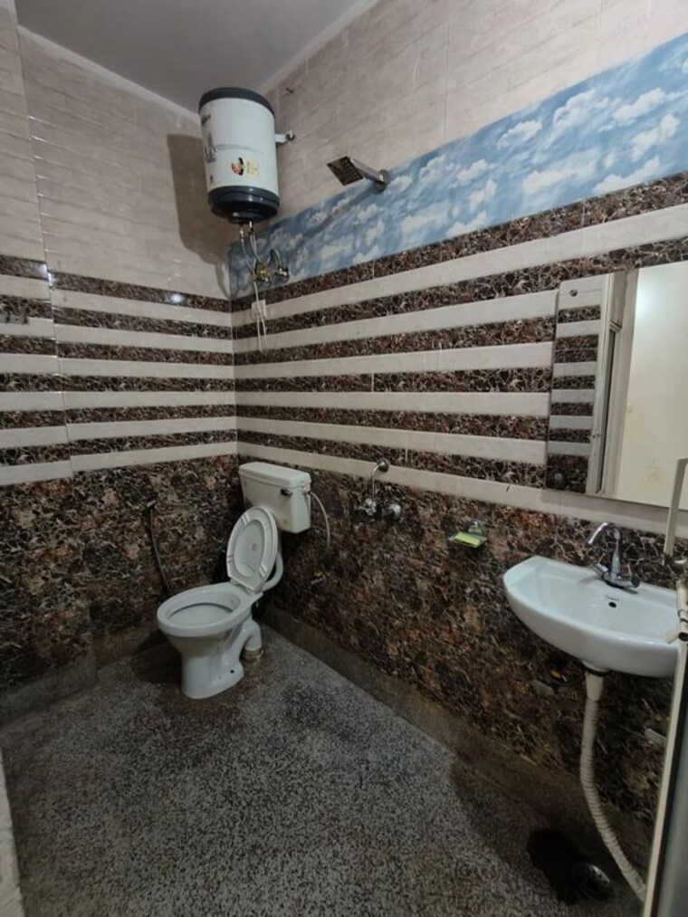 Bathroom, neb sarai 1 Bedroom 600 Sq.Ft. Builder Floor In Neb Sarai Delhi 9919740