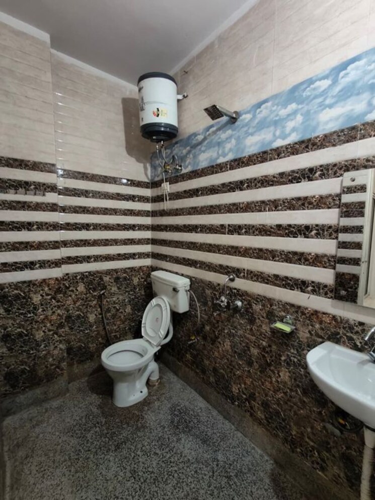 Bathroom, neb sarai 1 Bedroom 600 Sq.Ft. Builder Floor In Neb Sarai Delhi 9919740