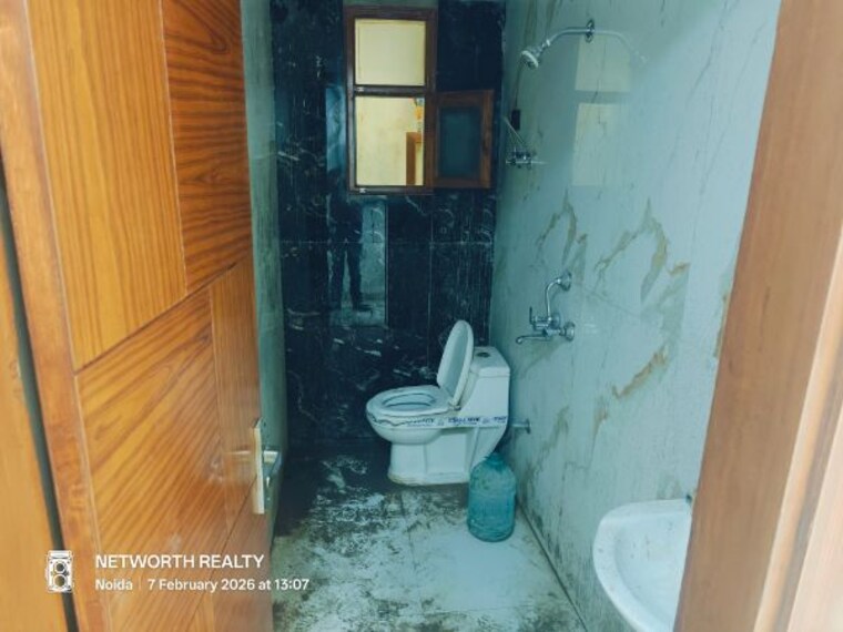 Bathroom, sector 73 3 Bedroom 1425 Sq.Ft. Builder Floor In Sector 73 Noida 9919752