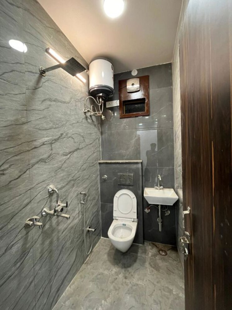 Bathroom, govindpuram-residency 3.5 Bedroom 909 Sq.Ft. Builder Floor In Govindpuram Ghaziabad 9919764