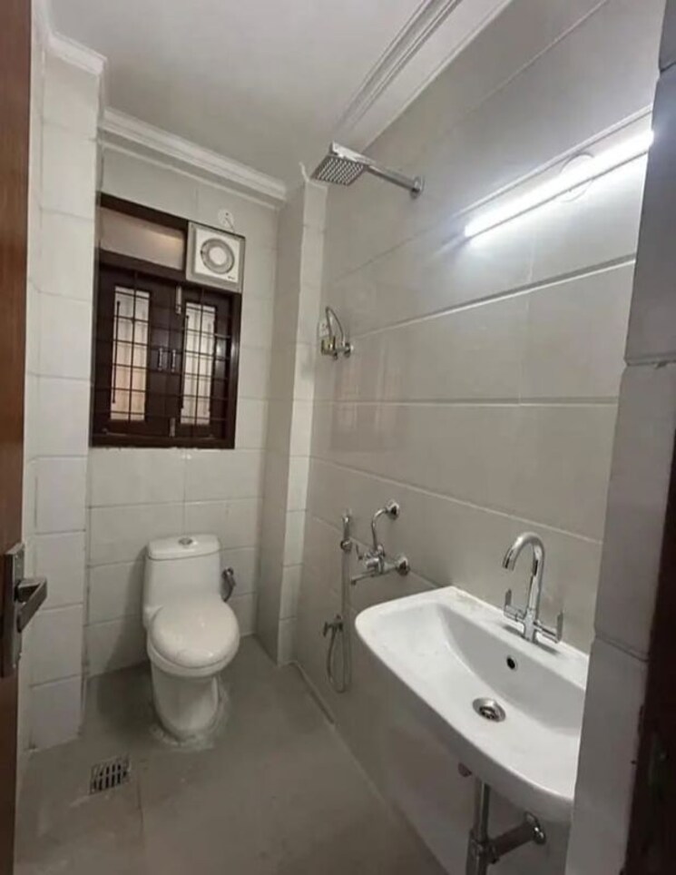 Bathroom, neb sarai 2 Bedroom 800 Sq.Ft. Builder Floor In Neb Sarai Delhi 9919765