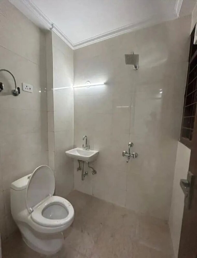 Bathroom, neb sarai 2 Bedroom 800 Sq.Ft. Builder Floor In Neb Sarai Delhi 9919765