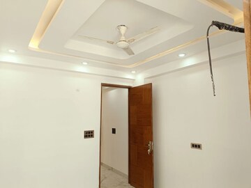 Building Lobby in 3 BHK Builder Floor at Sector 73 – for Sale