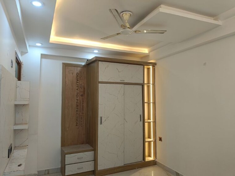 Room, sector 73 3 Bedroom 1400 Sq.Ft. Builder Floor In Sector 73 Noida 9919790