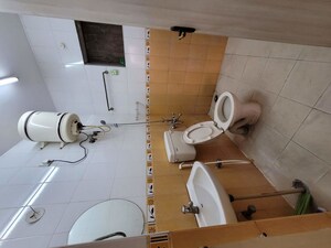 Bathroom in 1 BHK Apartment at Benson Town – for Rent