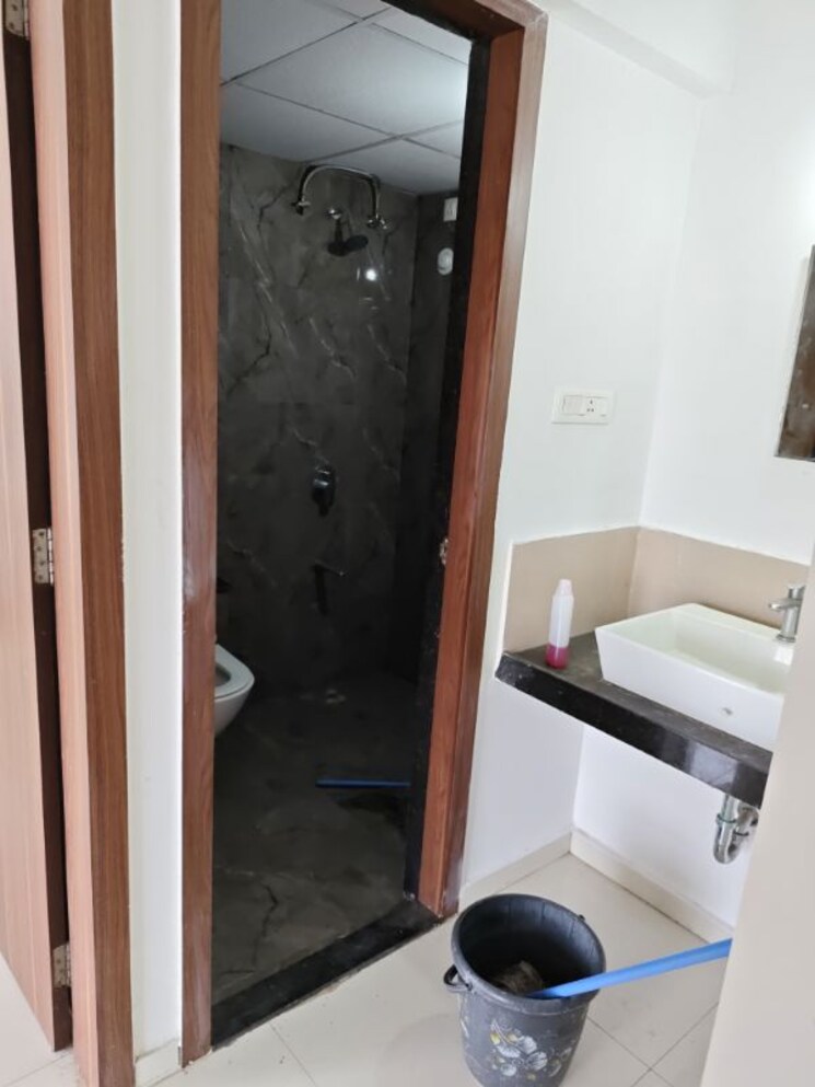 Bathroom, mantra-monarch 2 Bedroom 800 Sq.Ft. Apartment In Balewadi Pune 9919823