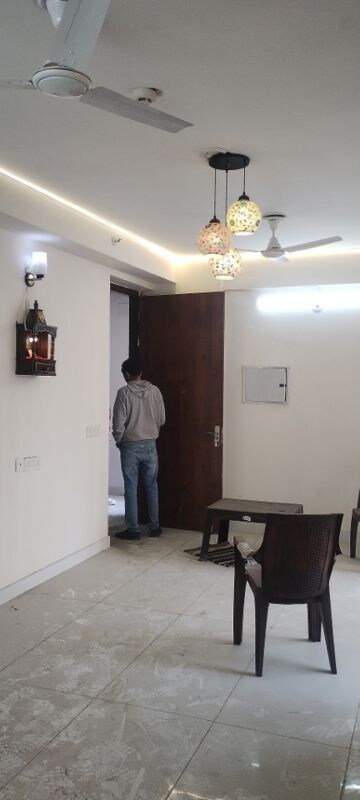 Team Area in 3 BHK Apartment at Amrapali Heartbeat City, Sector 107 – for Rent