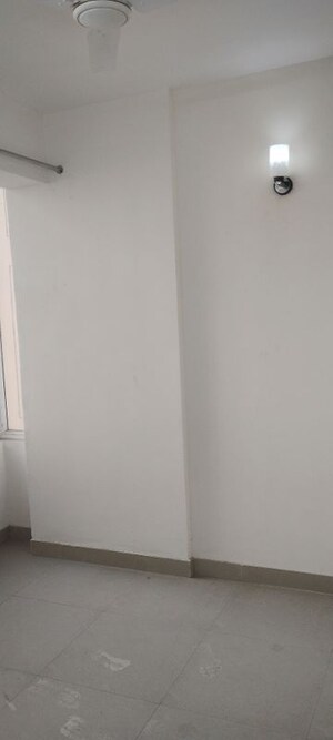 Room in 3 BHK Apartment at Amrapali Heartbeat City, Sector 107 – for Rent