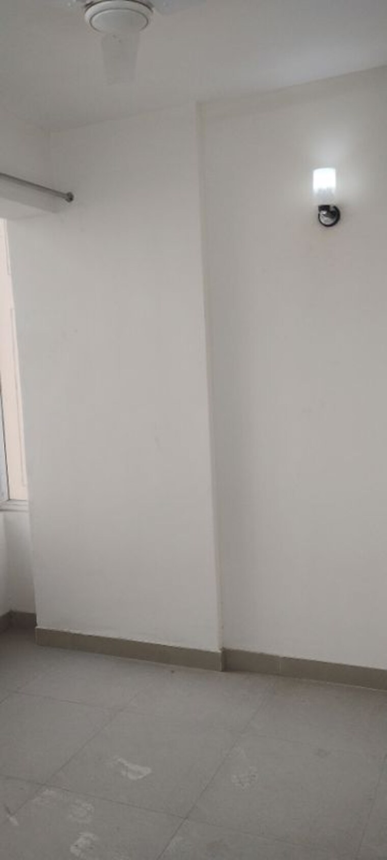 Room, amrapali-heartbeat-city 3 Bedroom 1350 Sq.Ft. Apartment In Sector 107 Noida 9919827