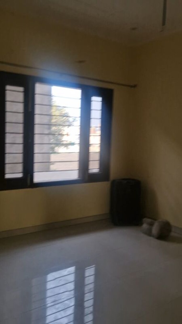 Room, kharar mohali road 4 Bedroom 150 Sq.Yd. Independent House In Kharar Mohali Road Kharar 9919834