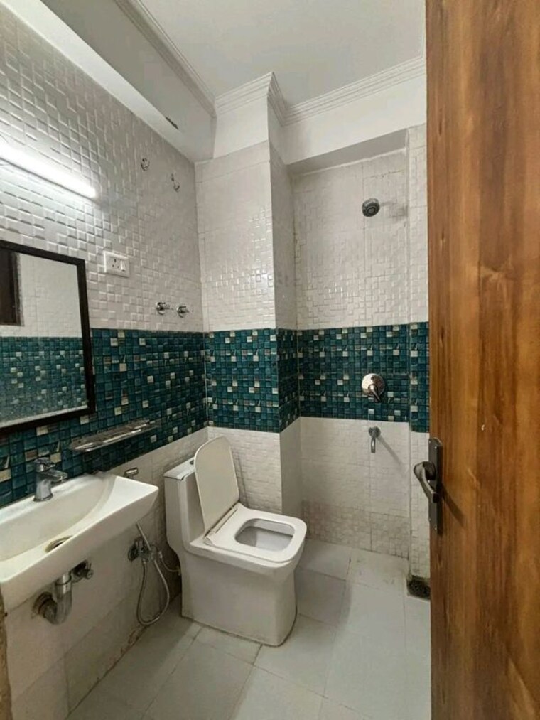 Bathroom, risland-sky-mansion 1 Bedroom 450 Sq.Ft. Builder Floor In Chattarpur Delhi 9919842