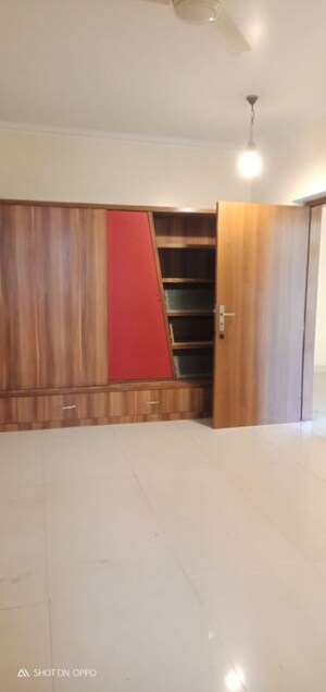 Room in 3.5 BHK Apartment at Vasant Kunj – for Rent