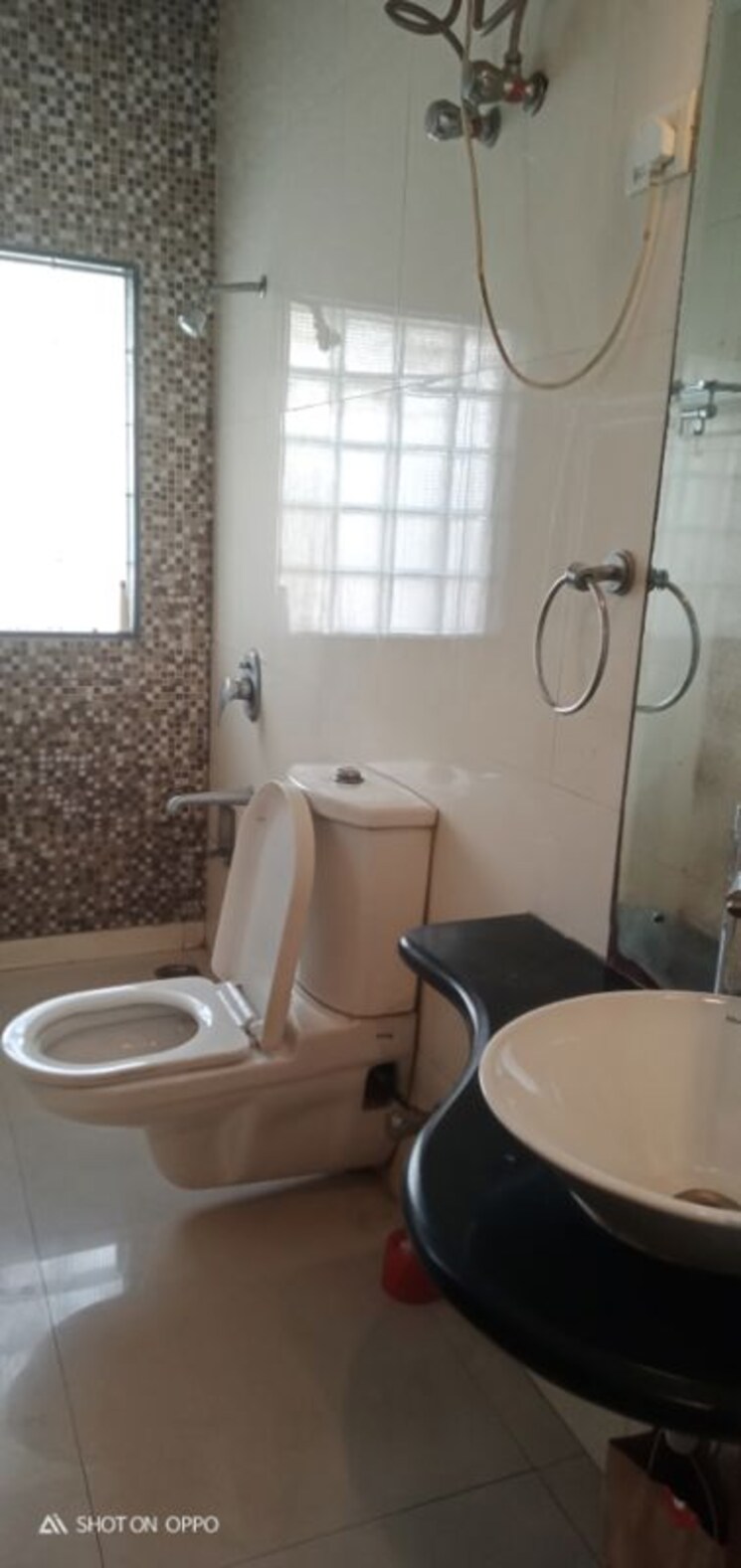 Bathroom, vasant kunj 3.5 Bedroom 2000 Sq.Ft. Apartment In Vasant Kunj Delhi 9919866