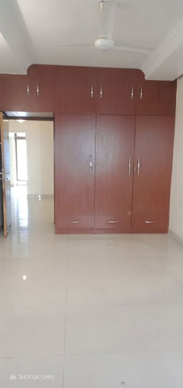 Room in 3.5 BHK Apartment at Vasant Kunj – for Rent
